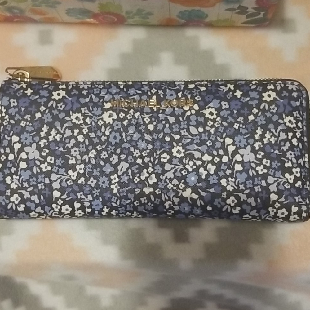 COPY - Micheal Kors wallet